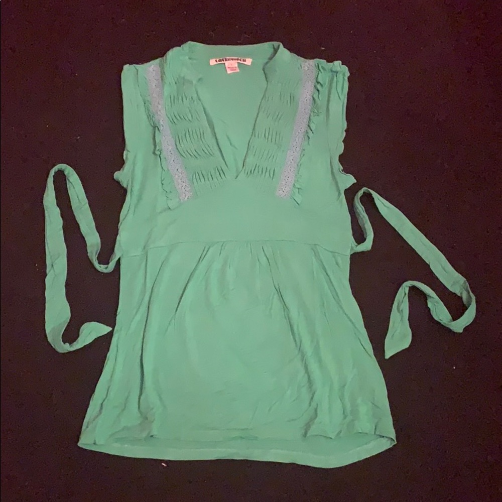 Green ruffles short-sleeve top
